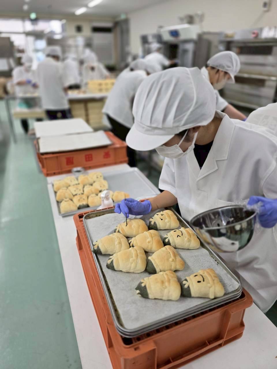 パン工房の作業風景